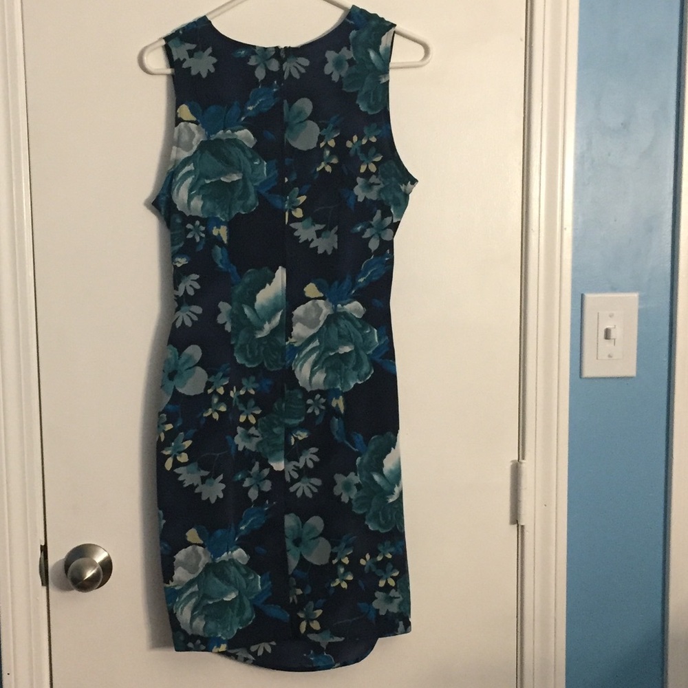 Sleeveless Dress - Picture 3 of 6